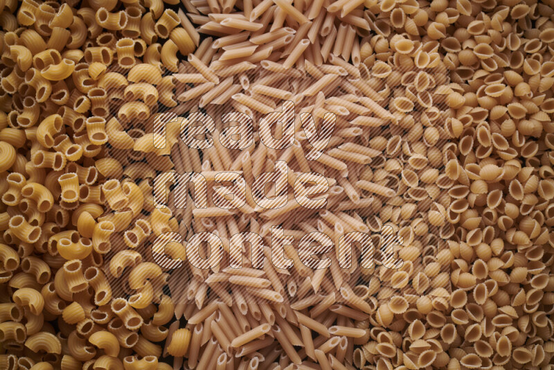 3 انواع معكرونة علي الخلفية كاملة