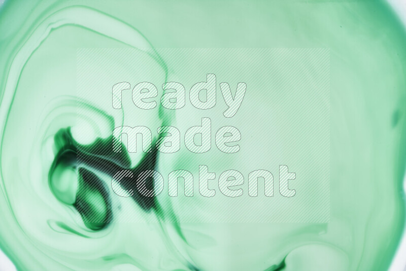 لقطة مقربة لأنماط دوامية بتدرجات اللون الأخضر