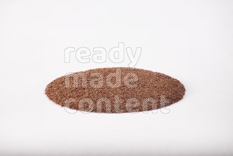 بذور حب الرشاد علي شكل دائرة علي خلفية بيضاء