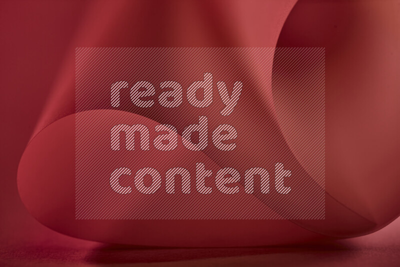 فن تجريدي يعرض منحنيات وتدرجات اللون الأحمر مكونه بضوء ملون