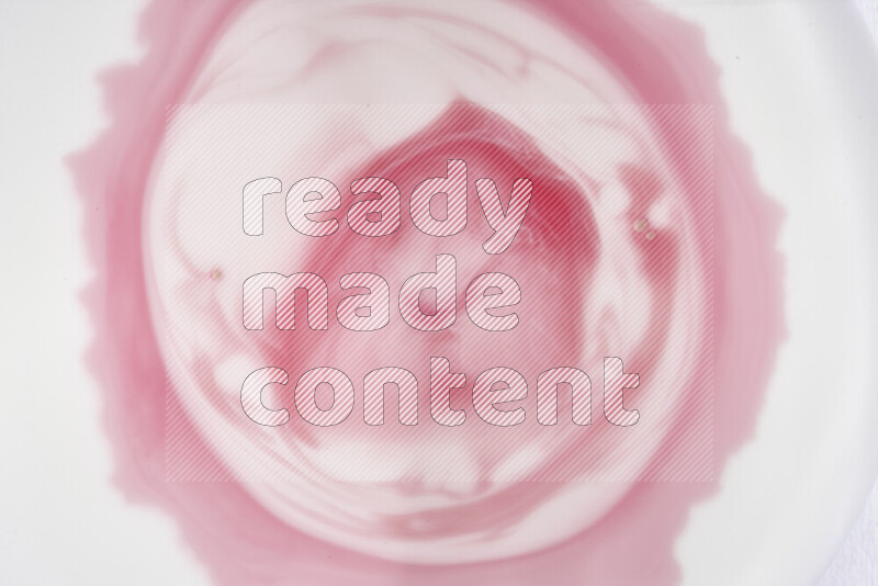 لقطة مقربة لأنماط دوامية باللون الأحمر والأبيض