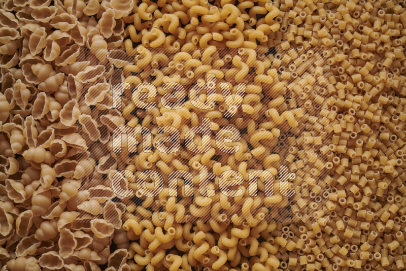 3 انواع معكرونة علي الخلفية كاملة