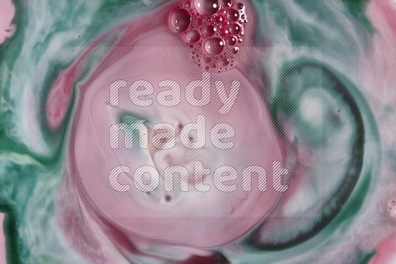 صورة مقربة لأنماط دوامية مجردة باللون الأحمر والأخضر