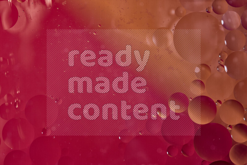 لقطات مقربة لفقاعات من الزيت على سطح الماء باللون الأحمر والبرتقالي