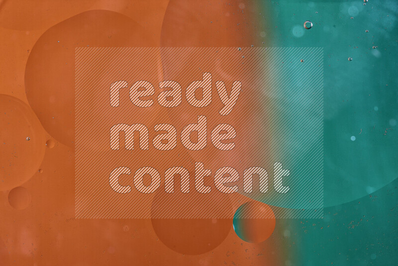 لقطات مقربة لفقاعات من الزيت على سطح الماء باللون الأخضر والبرتقالي