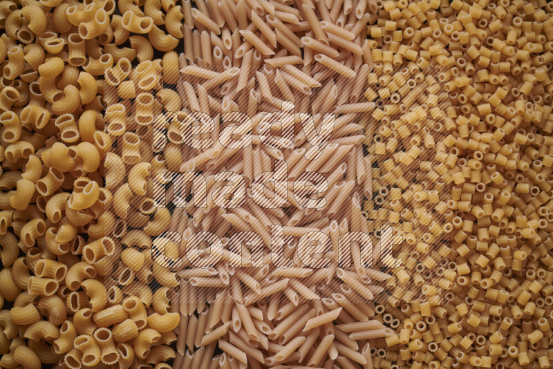 3 انواع معكرونة علي الخلفية كاملة