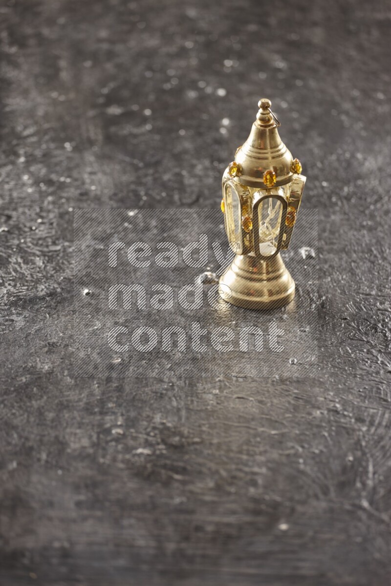 فانوس موضوع علي خلفية سوداء