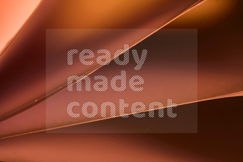 فن تجريدي يعرض منحنيات مع تدرجات الألوان الدافئة والباردة مكونه بضوء ملون