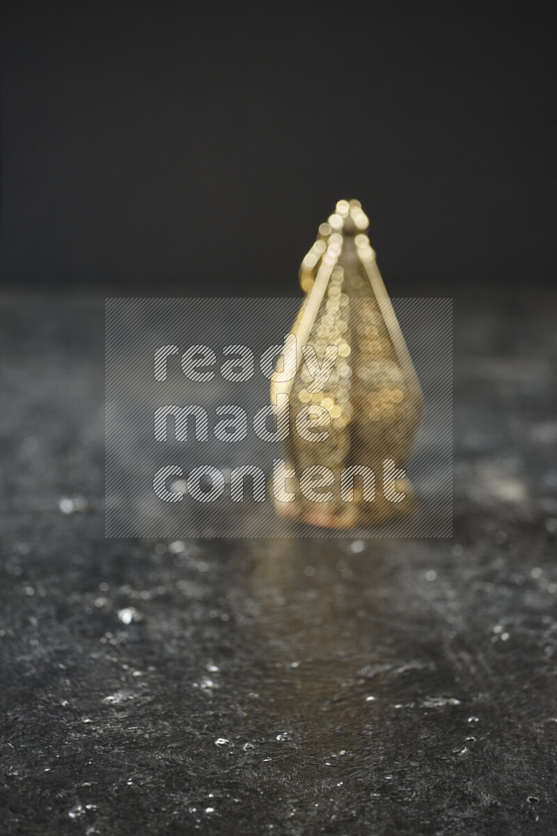 فانوس موضوع علي خلفية سوداء