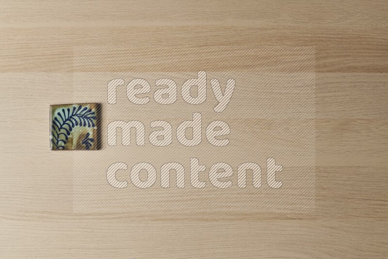 قواعد أكواب فخارية مزخرفة على خلفية خشبية فاتحة