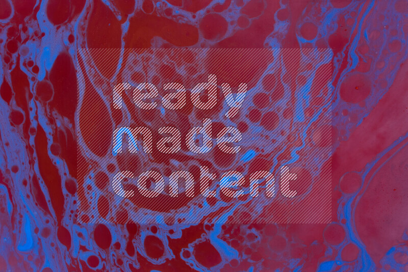 تظهر الصورة أشكال مختلفة من تداخلات اللون الأحمر والأزرق