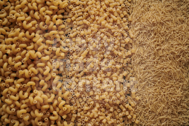 3 انواع معكرونة علي الخلفية كاملة