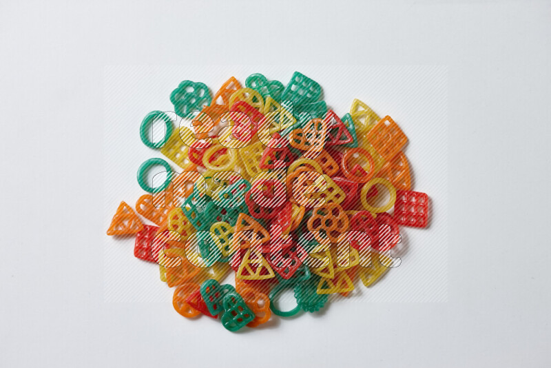 تسالي علي خلفية بيضاء