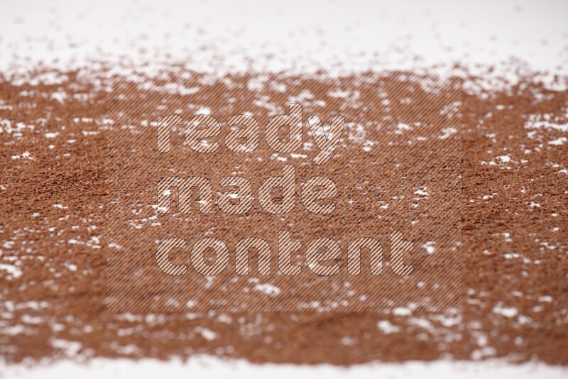 بذور حب الرشاد متناثرة علي خلفية بيضاء