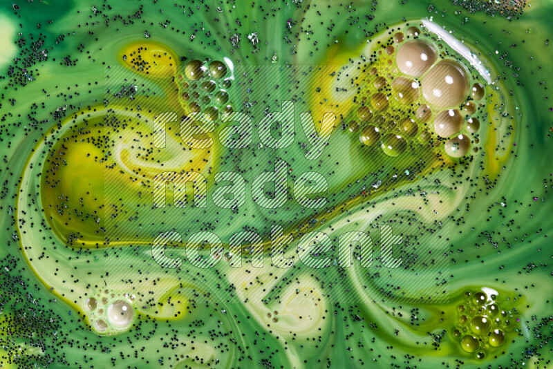 لقطة مقربة لبريق أخضر متلألئ منتشر على خلفية من اللون الأصفر والأخضر في حركات دائرية