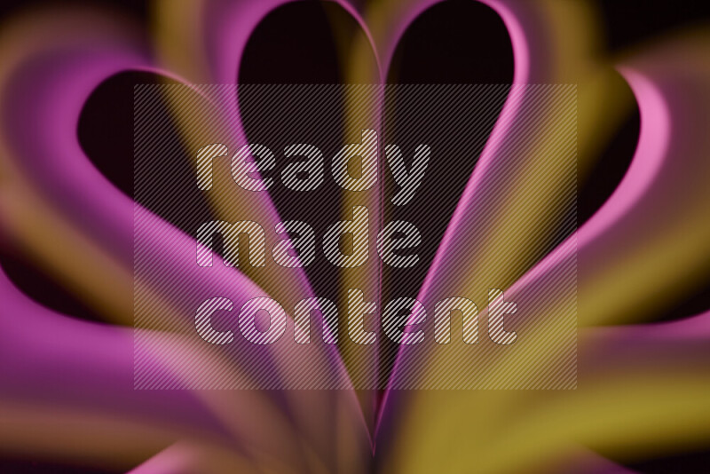 فن تجريدي يعرض منحنيات وتدرجات اللون الأصفر والوردي مكونه بضوء ملون