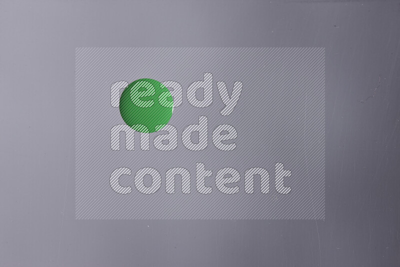 لقطات مقربة لقطرات من اللون الأخضر على الخلفية