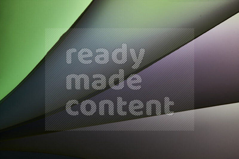 فن تجريدي يعرض منحنيات مع تدرجات الألوان الباردة مكونه بضوء ملون