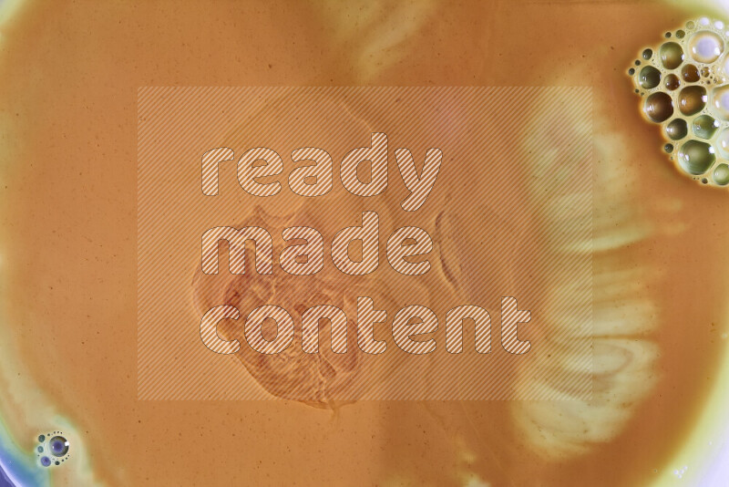 لقطة مقربة لأنماط دوامية باللون البرتقالي