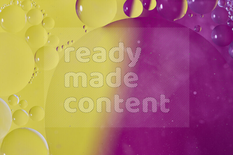 لقطات مقربة لفقاعات من الزيت على سطح الماء باللون الأصفر والوردي