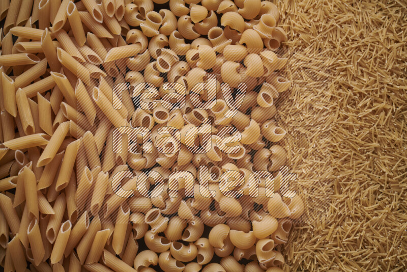 3 انواع معكرونة علي الخلفية كاملة