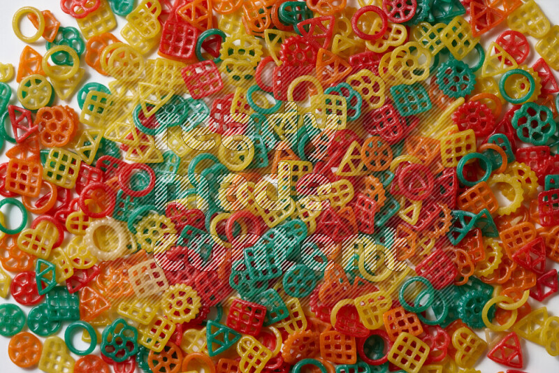 تسالي علي خلفية بيضاء