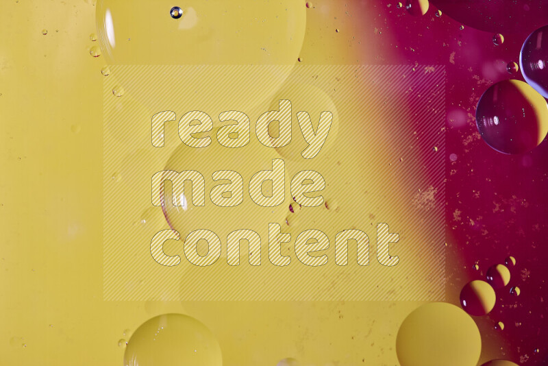 لقطات مقربة لفقاعات من الزيت على سطح الماء باللون الأحمر والأصفر