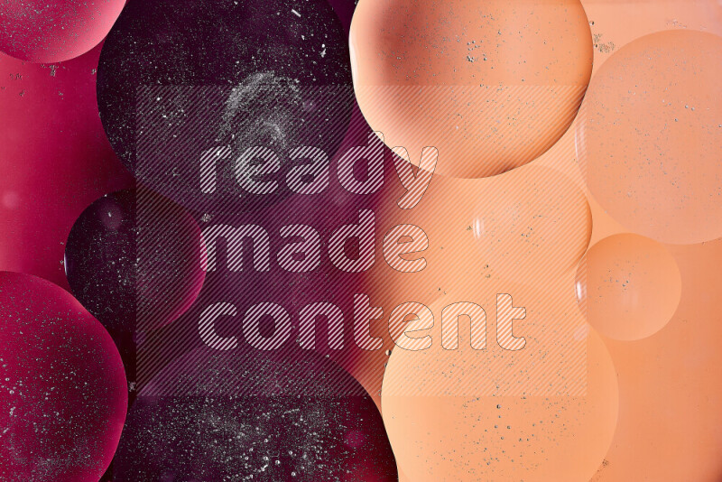 لقطات مقربة لفقاعات من الزيت على سطح الماء باللون الأحمر والبرتقالي والأرجواني