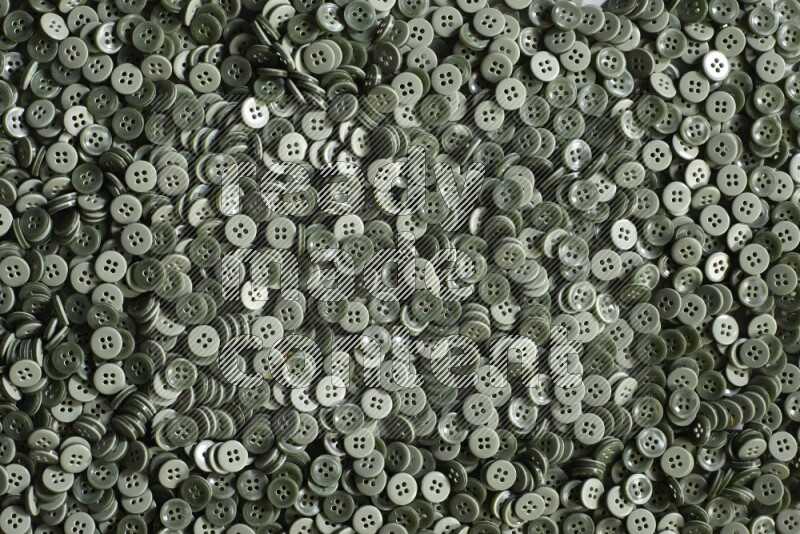 أزرار خضراء موضوعة علي خلفية رمادية