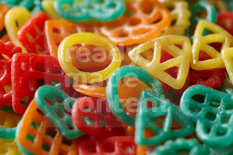 تسالي علي خلفية بيضاء