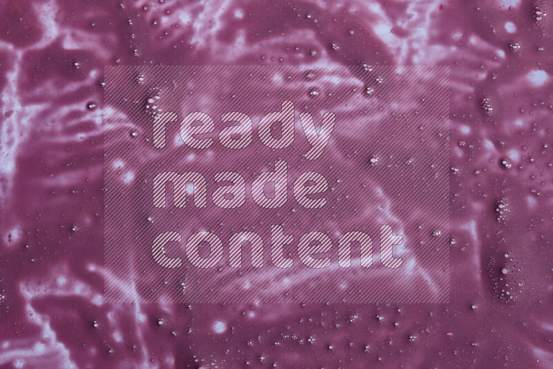 لقطات مقربة لأشكال مختلفة مرسومه باللون الأرجواني