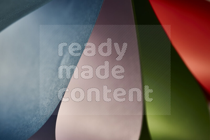 فن تجريدي يعرض المنحنيات المرتبة للأوراق الملونة