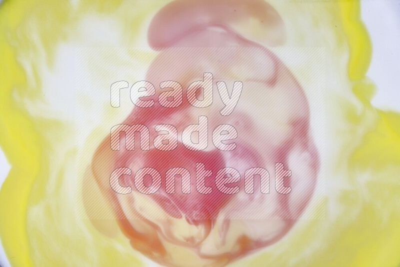 لقطة مقربة لأنماط دوامية باللون الأصفر والأحمر والأبيض