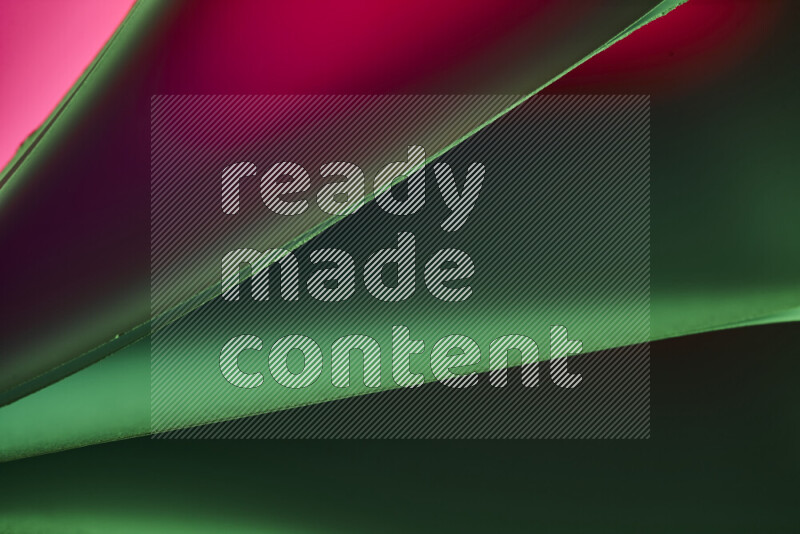 فن تجريدي يعرض منحنيات مع تدرجات الألوان الدافئة والباردة مكونه بضوء ملون