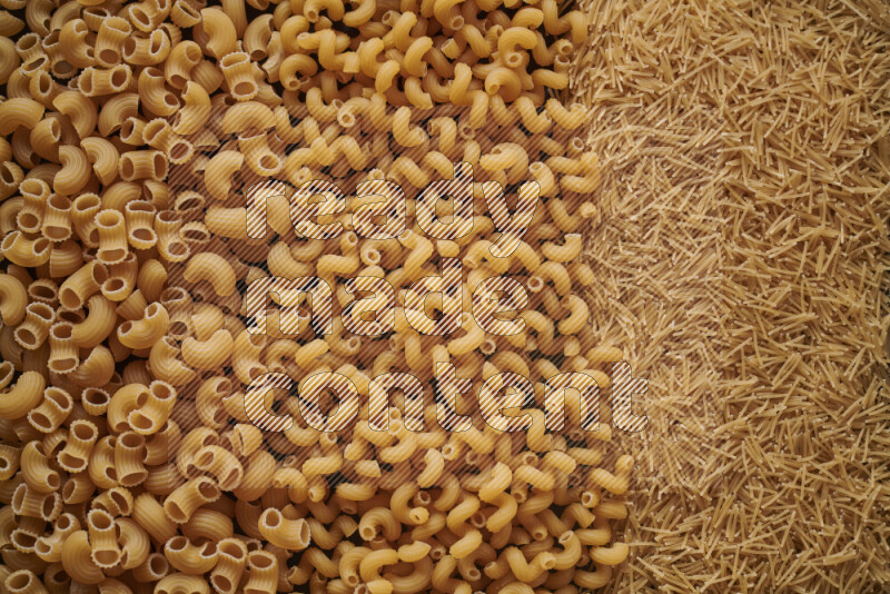 3 انواع معكرونة علي الخلفية كاملة