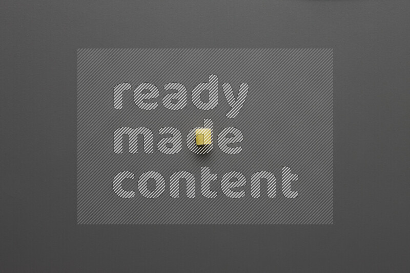 معكرونة مرمرية علي خلفية رمادية