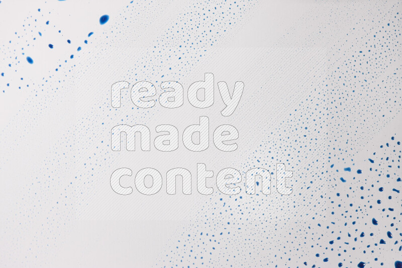 لقطات مقربة لقطرات من اللون الأزرق على الخلفية