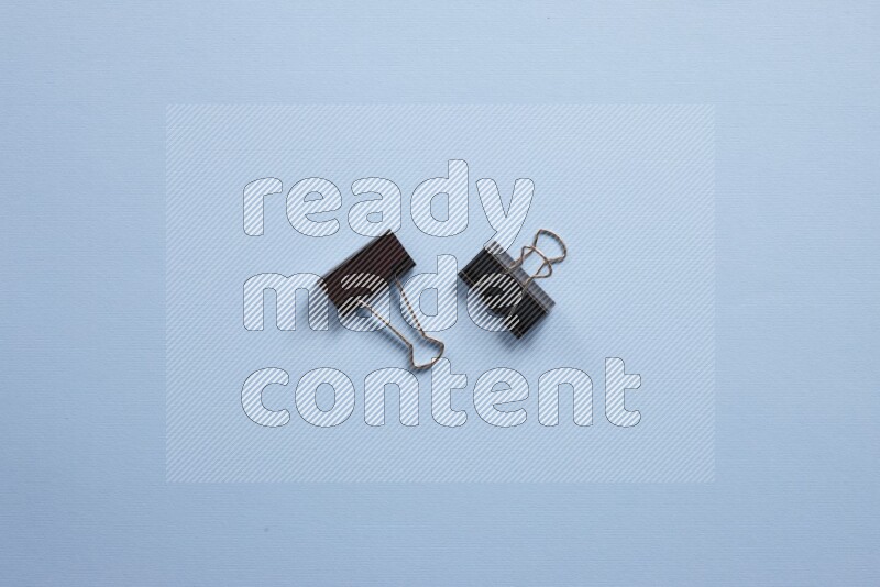 أدوات مدرسة مختلفة علي خلفية زرقاء