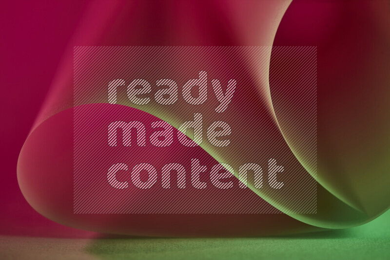 فن تجريدي يعرض منحنيات وتدرجات اللون الأخضر والأحمر مكونه بضوء ملون