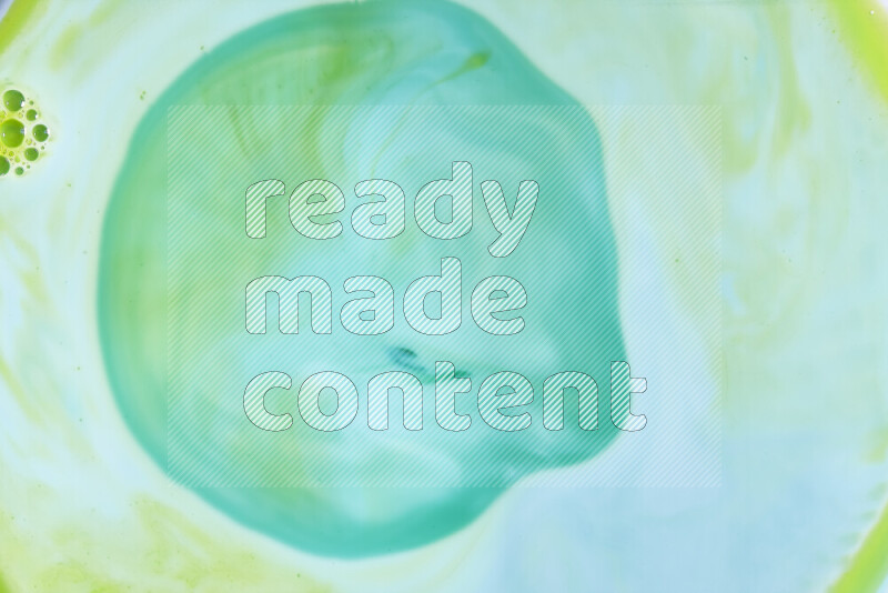 لقطة مقربة لأنماط دوامية بتدرجات اللون الأخضر