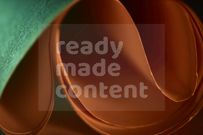 فن تجريدي يعرض منحنيات وتدرجات اللون الأخضر والبرتقالي مكونه بضوء ملون