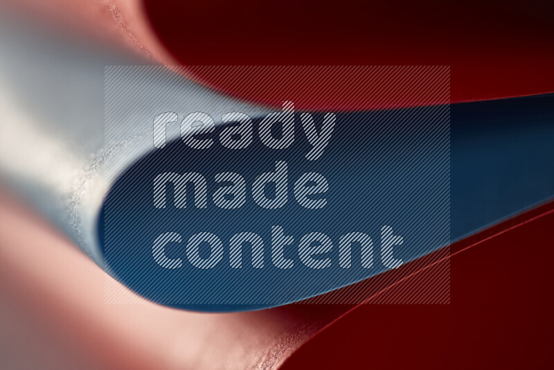 فن تجريدي يعرض المنحنيات المرتبة للأوراق باللون الأحمر والأزرق