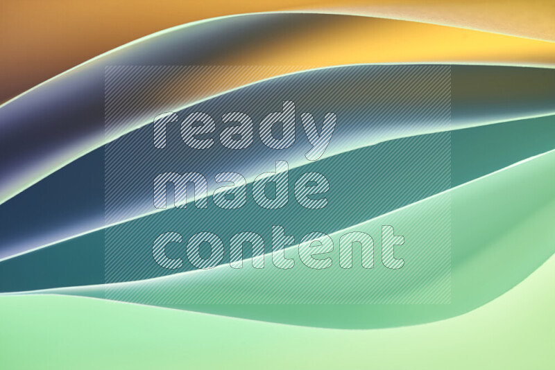 هذه الصورة تعرض تكوين فن الورق التجريدي مع منحنيات ورقية بتدرجات اللون الأخضر والبرتقالي المكونه بواسطة الضوء الملون