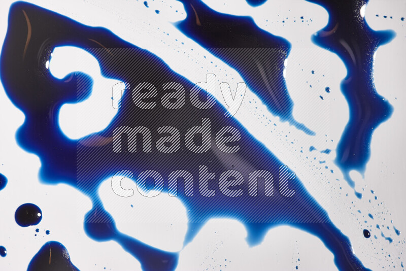 لقطات مقربة لأشكال مختلفة مرسومه باللون الأزرق