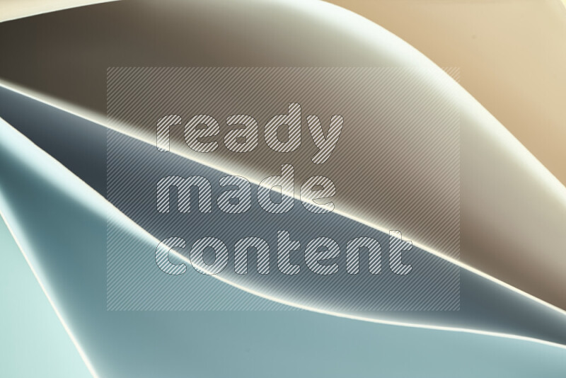 هذه الصورة تعرض تكوين فن الورق التجريدي مع منحنيات ورقية بتدرجات اللون الأخضر والبرتقالي المكونه بواسطة الضوء الملون