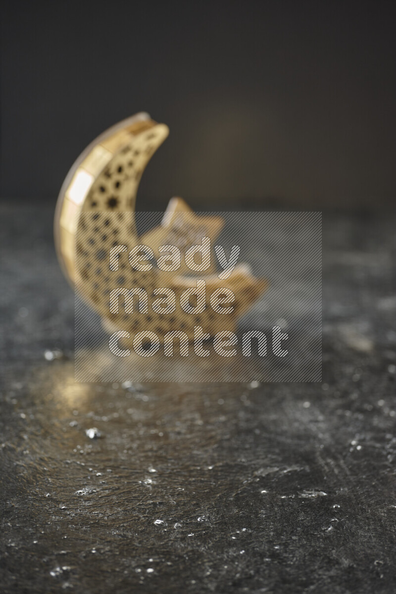 فانوس موضوع علي خلفية سوداء