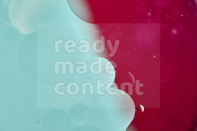 لقطات مقربة لفقاعات من الزيت على سطح الماء باللون الأخضر والأحمر