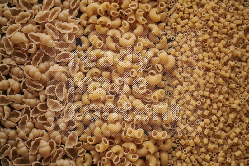 3 انواع معكرونة علي الخلفية كاملة