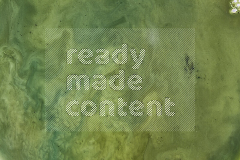 لقطة مقربة لأنماط دوامية بتدرجات اللون الأخضر