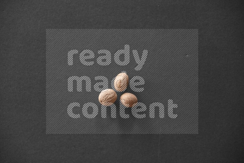 جوزة الطيب علي خلفية سوداء